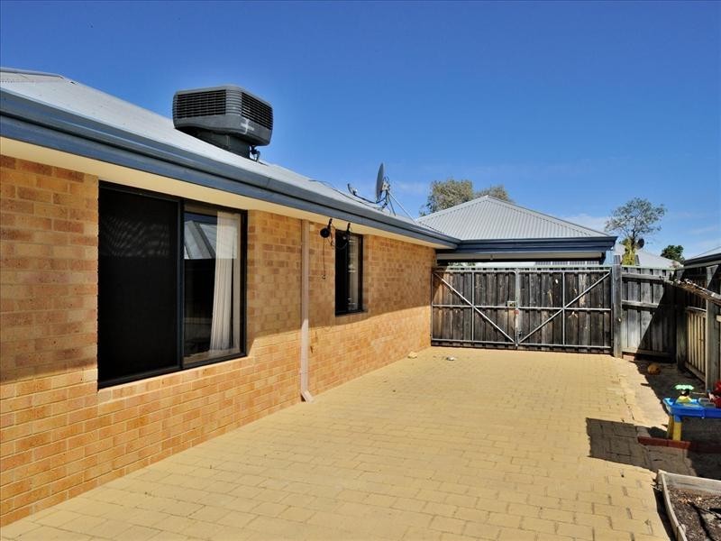 2 Winderie Crescent, Ellenbrook WA 6069