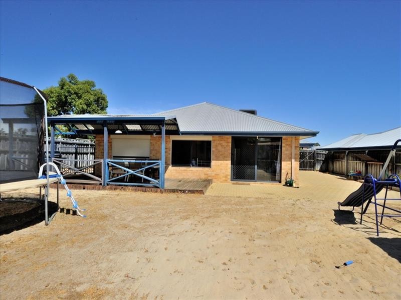 2 Winderie Crescent, Ellenbrook WA 6069