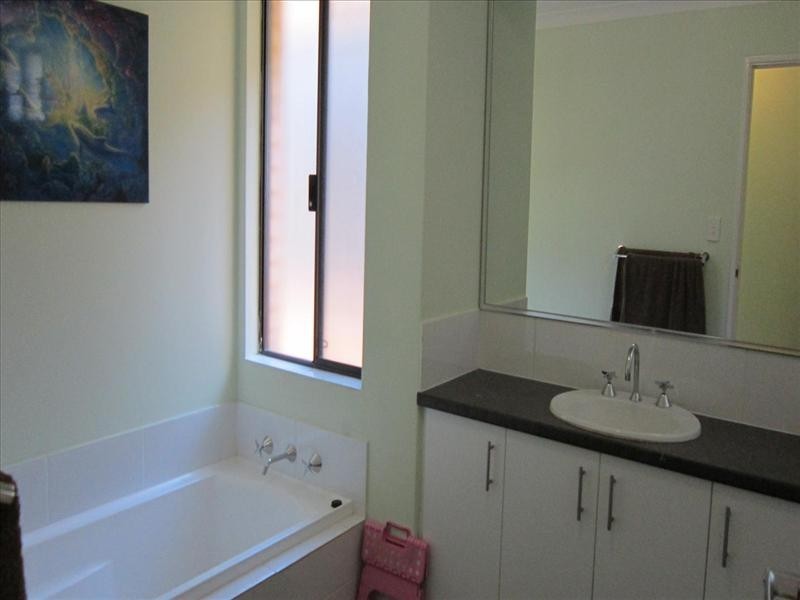 6 Marden Grange, Aveley WA 6069