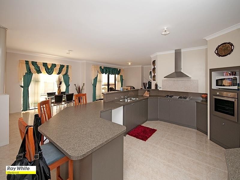 44 Mona Vale Loop, Ellenbrook WA 6069