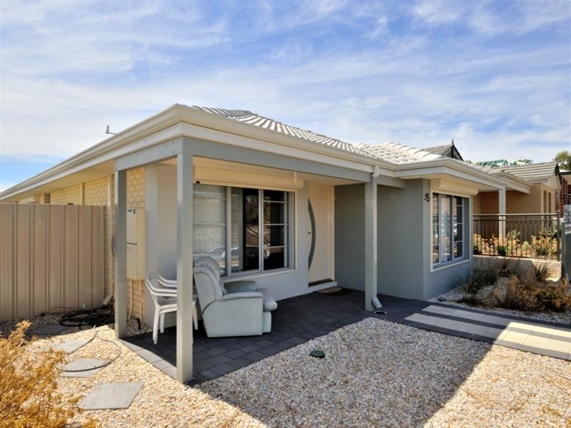 45 Redstone Trail, Ellenbrook WA 6069