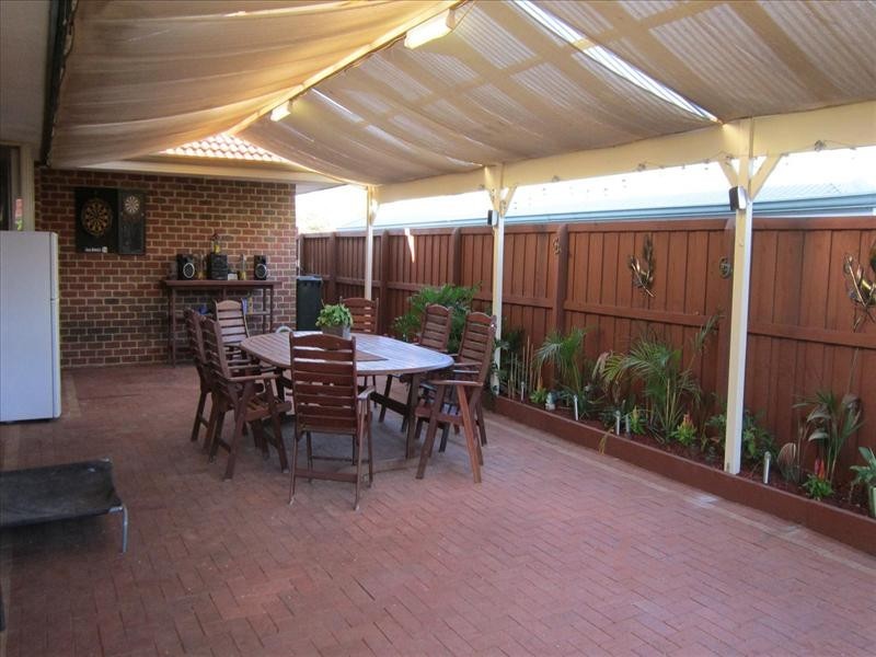 2 Snow Wood Avenue, Ellenbrook WA 6069
