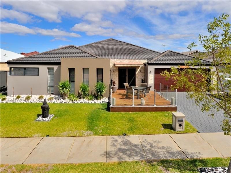 11 Pasalich Bend, Aveley WA 6069