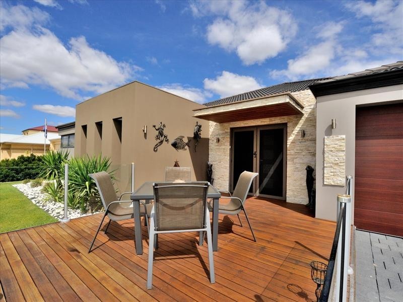 11 Pasalich Bend, Aveley WA 6069