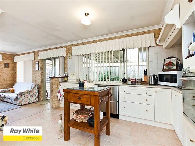 17 Midsummer Circle, Ellenbrook WA 6069