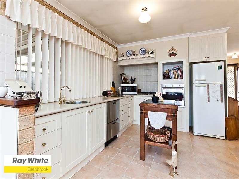 17 Midsummer Circle, Ellenbrook WA 6069