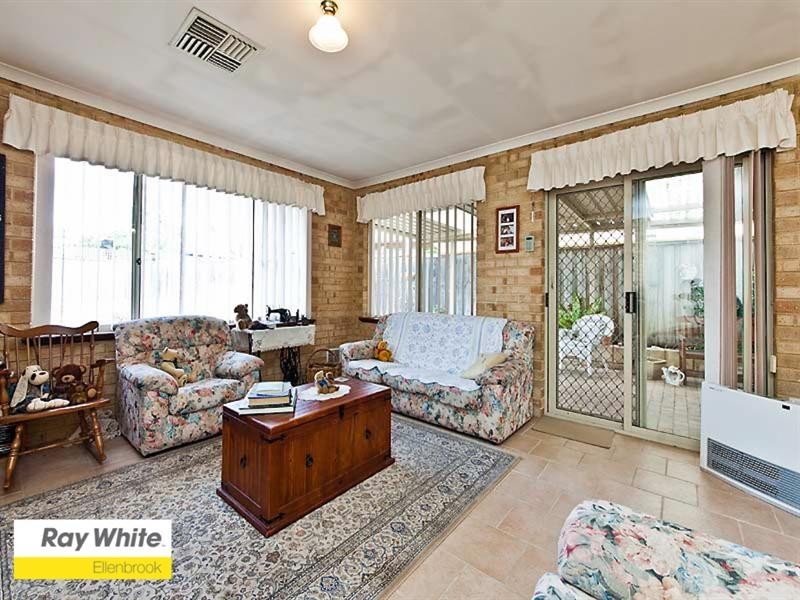 17 Midsummer Circle, Ellenbrook WA 6069