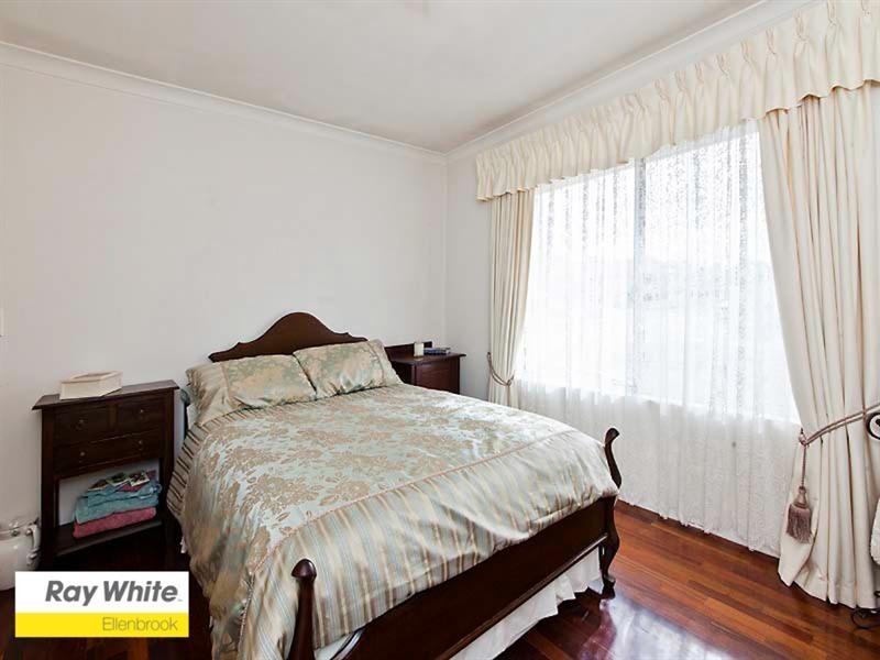 17 Midsummer Circle, Ellenbrook WA 6069