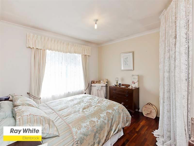 17 Midsummer Circle, Ellenbrook WA 6069