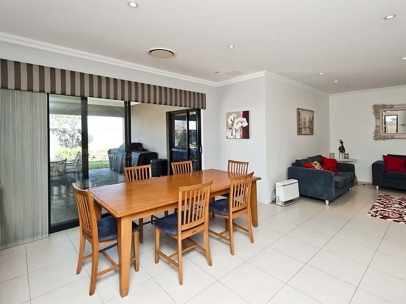 14 Ewens Pass, Ellenbrook WA 6069