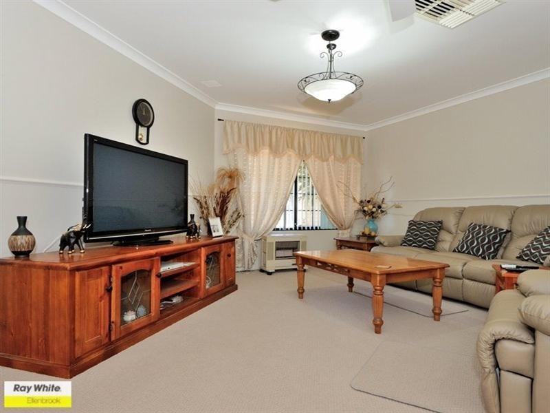 11 Vaucluse Crescent, Ellenbrook WA 6069