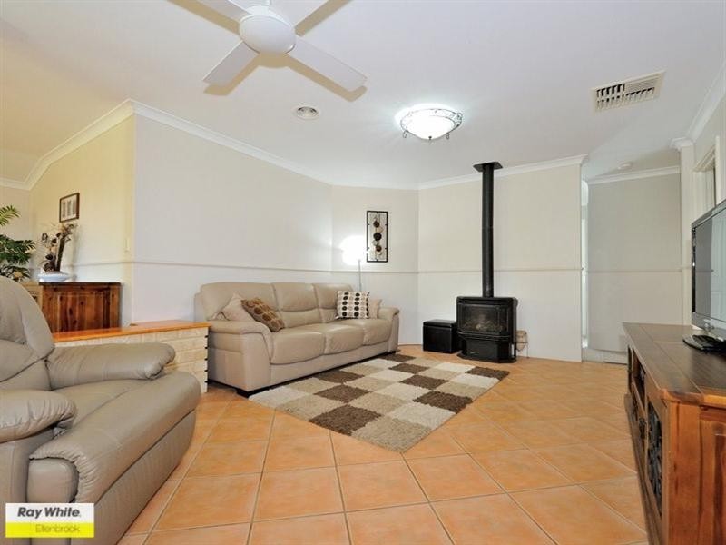 11 Vaucluse Crescent, Ellenbrook WA 6069