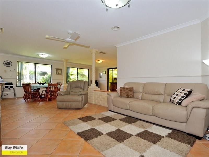 11 Vaucluse Crescent, Ellenbrook WA 6069