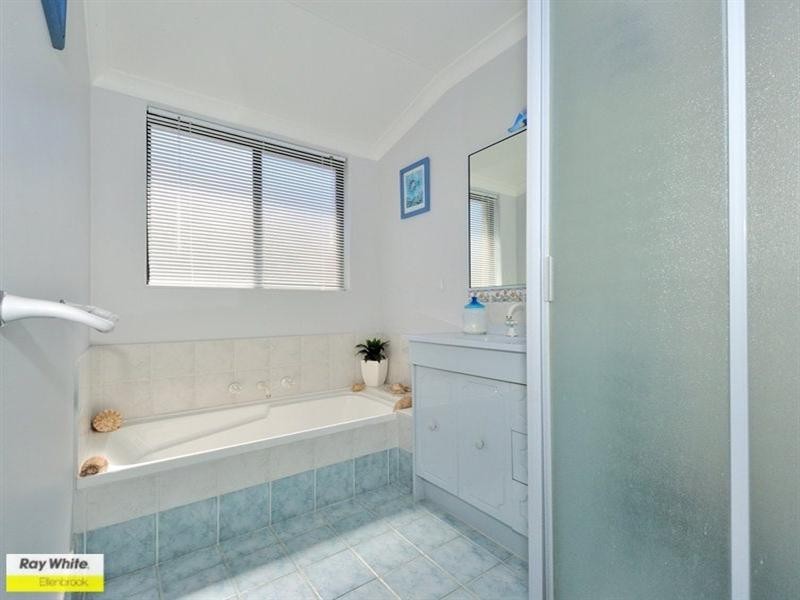 11 Vaucluse Crescent, Ellenbrook WA 6069