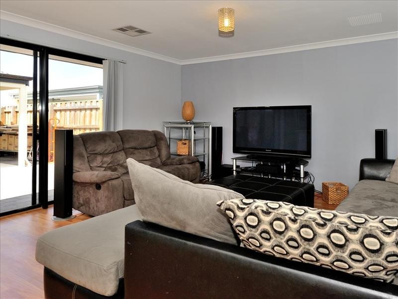 27 Stanbury Crescent, Ellenbrook WA 6069