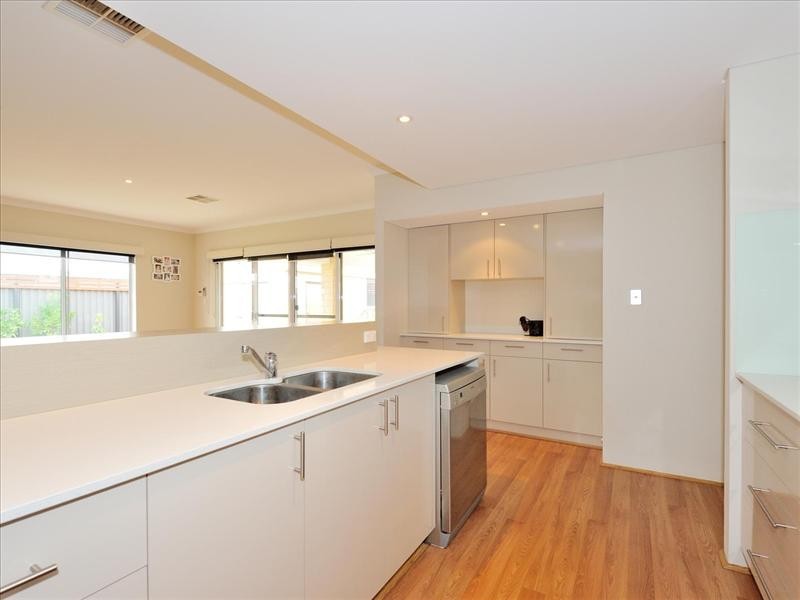 43 Wistful Parade, Aveley WA 6069