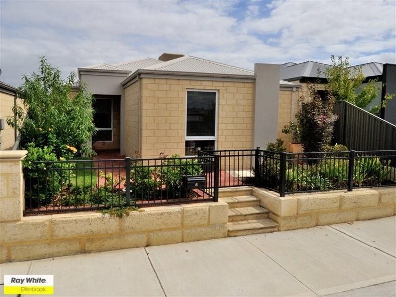 5 Cochrane Loop, Aveley WA 6069