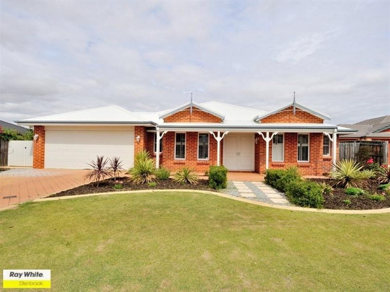 8 Chalgrave Crescent, The Vines WA 6069