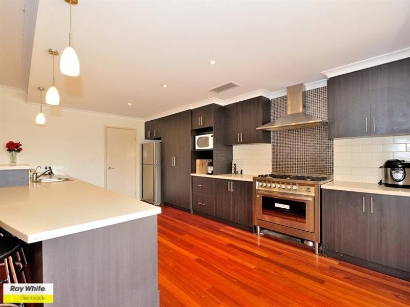 8 Chalgrave Crescent, The Vines WA 6069