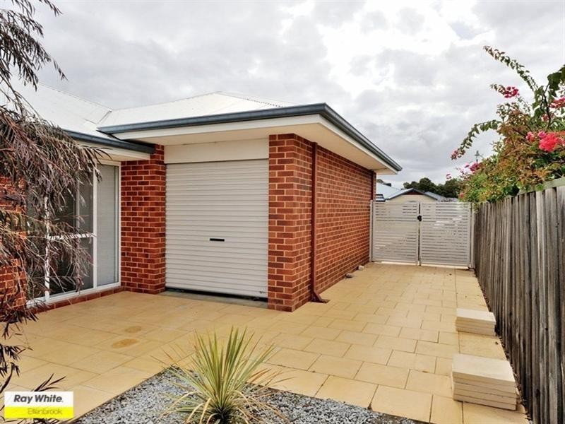 8 Chalgrave Crescent, The Vines WA 6069