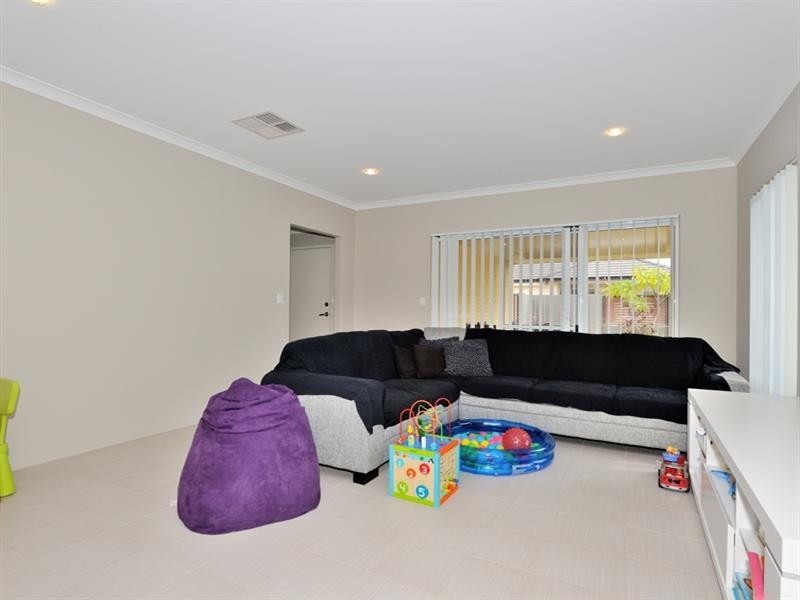 70 Pavilion Circle, The Vines WA 6069