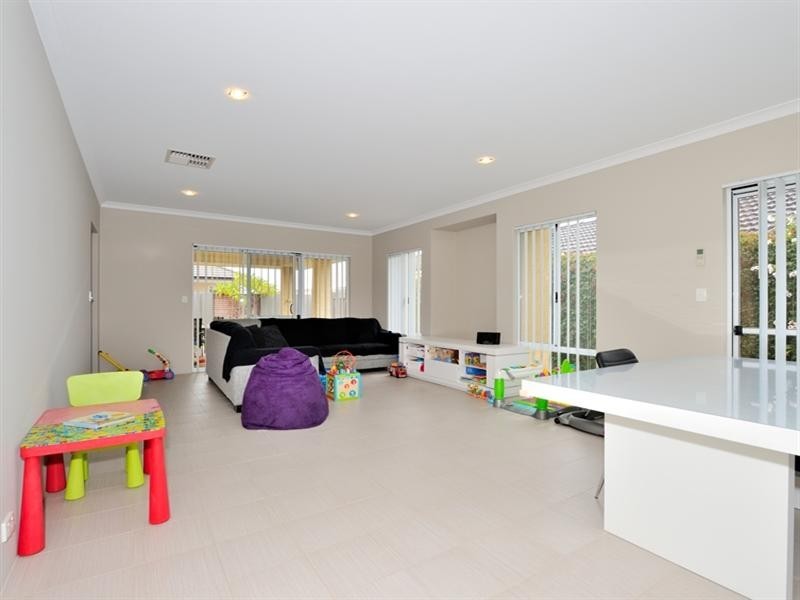 70 Pavilion Circle, The Vines WA 6069