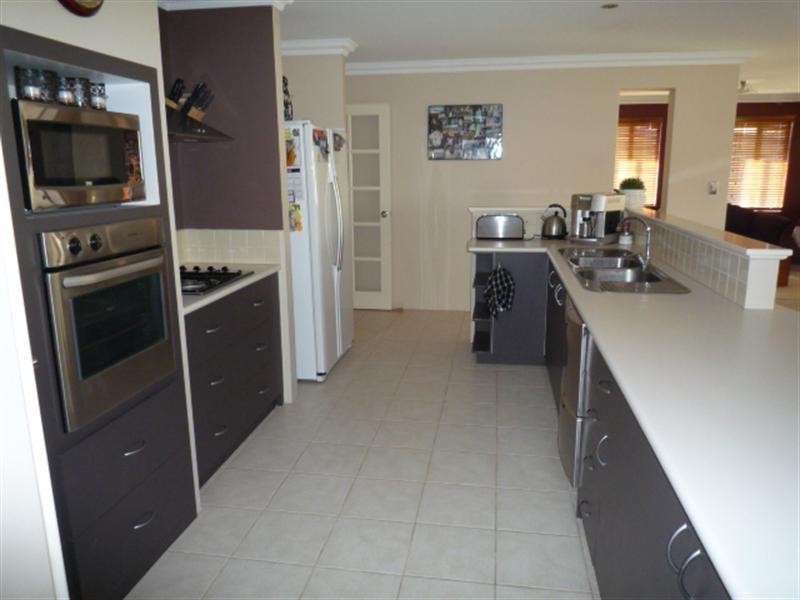 2 Baudin Way, Ellenbrook WA 6069