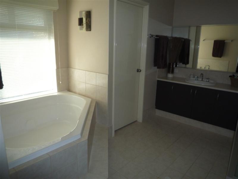 2 Baudin Way, Ellenbrook WA 6069