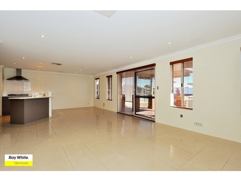 32 Farmaner Parkway, Ellenbrook WA 6069