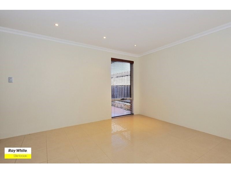 32 Farmaner Parkway, Ellenbrook WA 6069