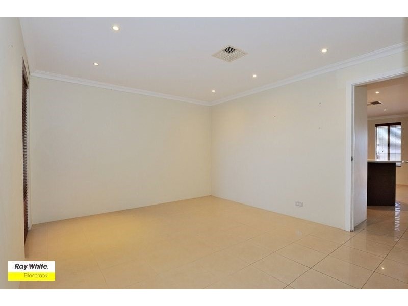 32 Farmaner Parkway, Ellenbrook WA 6069