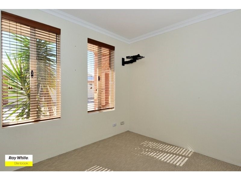 32 Farmaner Parkway, Ellenbrook WA 6069
