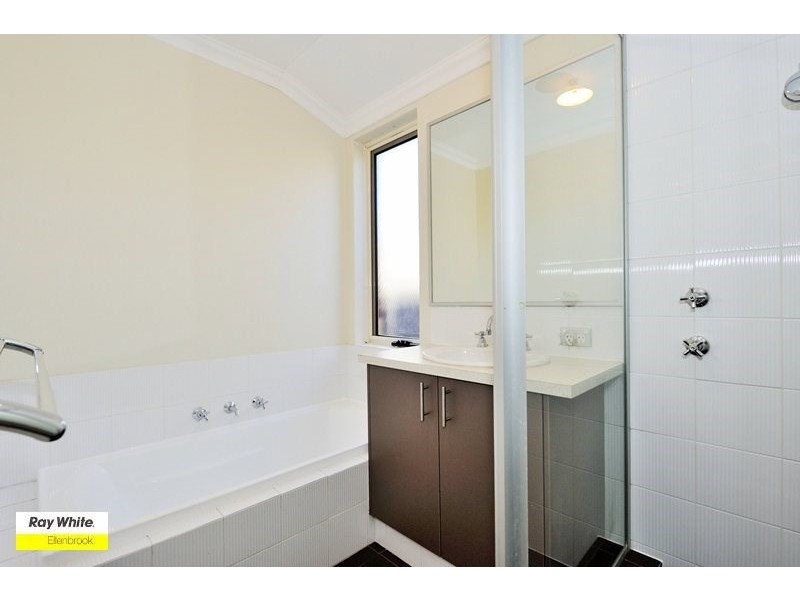 32 Farmaner Parkway, Ellenbrook WA 6069