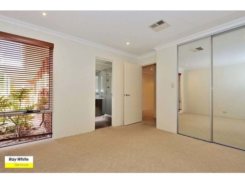 32 Farmaner Parkway, Ellenbrook WA 6069