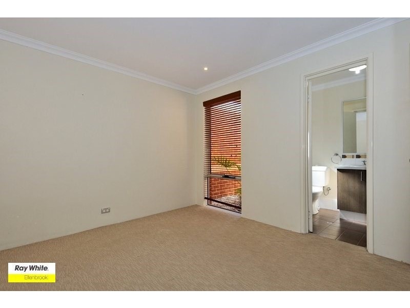 32 Farmaner Parkway, Ellenbrook WA 6069