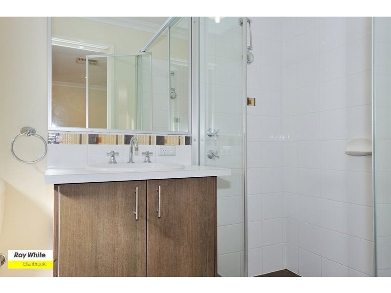 32 Farmaner Parkway, Ellenbrook WA 6069