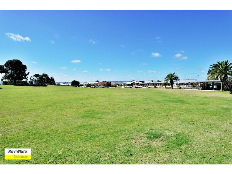 32 Farmaner Parkway, Ellenbrook WA 6069