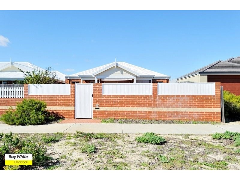 32 Farmaner Parkway, Ellenbrook WA 6069