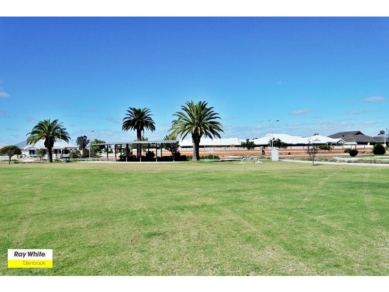 32 Farmaner Parkway, Ellenbrook WA 6069