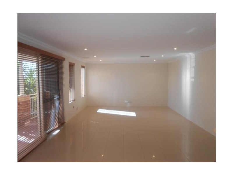 32 Farmaner Parkway, Ellenbrook WA 6069