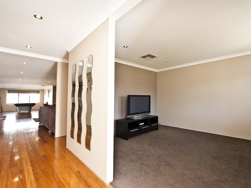 15 Fewson Turn, Ellenbrook WA 6069
