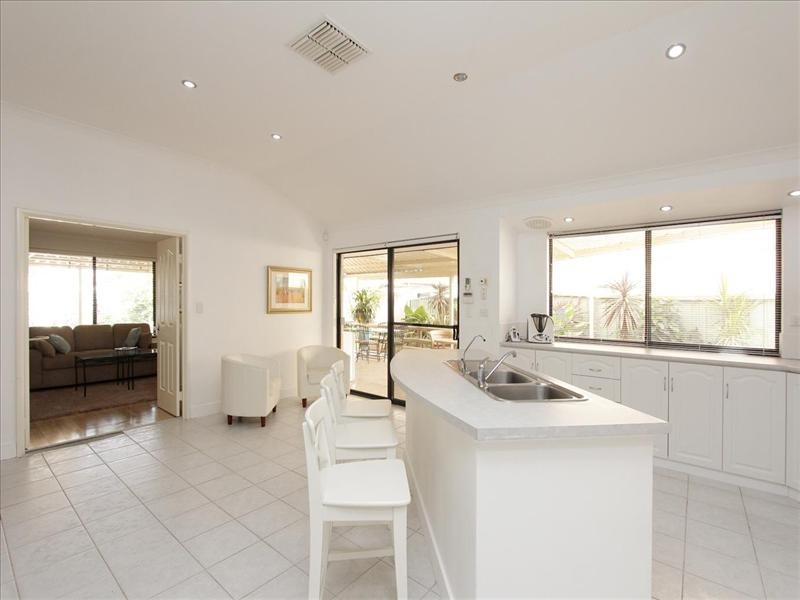 34 Portofino Turn, Ellenbrook WA 6069