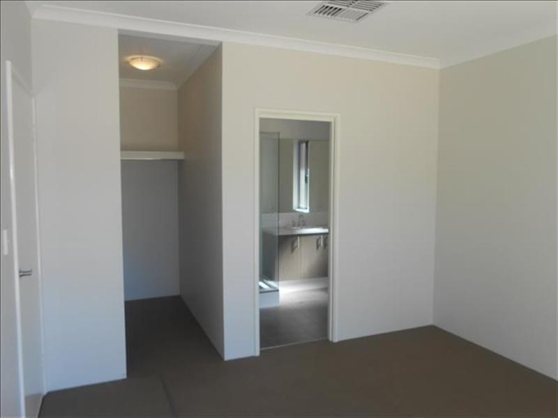 11 Vienta Street, Aveley WA 6069