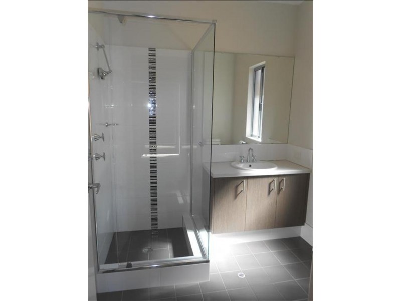 11 Vienta Street, Aveley WA 6069