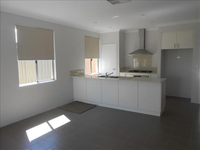 11 Vienta Street, Aveley WA 6069