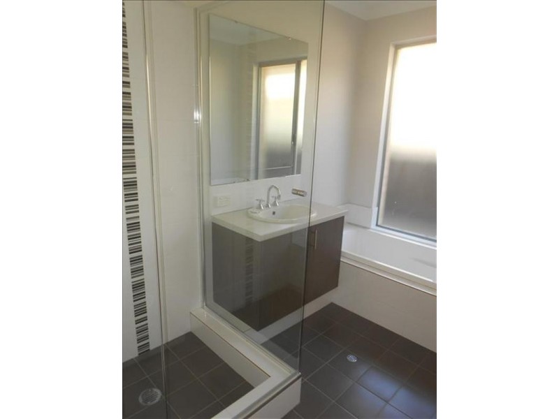 11 Vienta Street, Aveley WA 6069