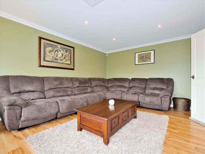 10 Lookout Circle, Ellenbrook WA 6069