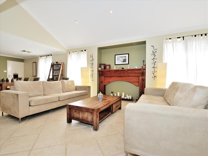 10 Lookout Circle, Ellenbrook WA 6069