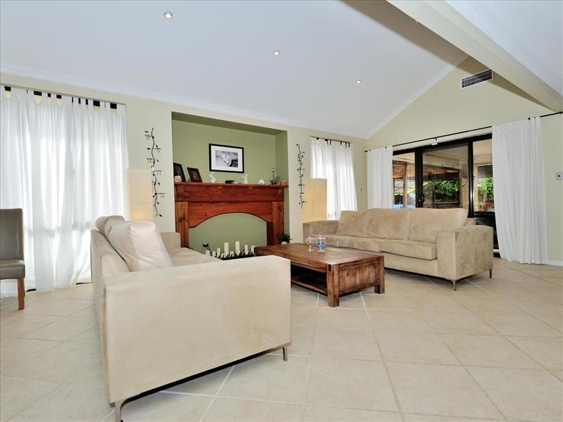10 Lookout Circle, Ellenbrook WA 6069