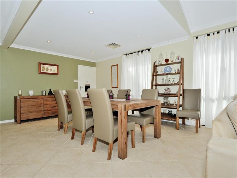 10 Lookout Circle, Ellenbrook WA 6069